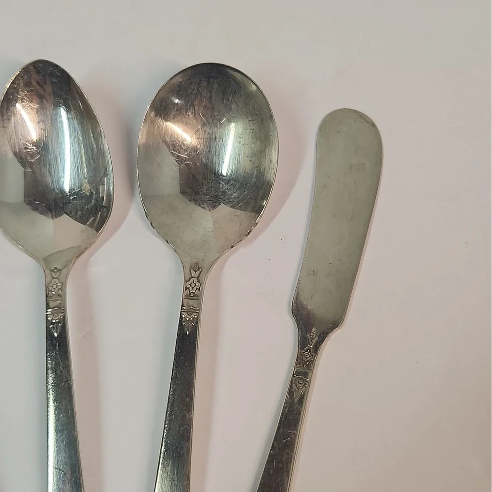 Wm A Rogers Oneida Harmony Pattern 1938 Silverplate Set x 4 Pieces VTG
